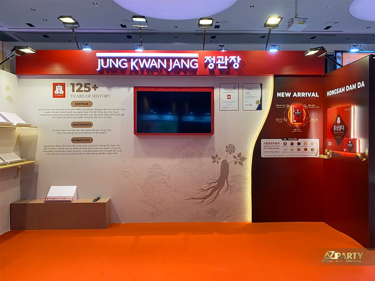 Chính diện booth Jung Kwan Jang tại Sheraton Saigon Grand Opera Hotel với bảng hiệu phát sáng