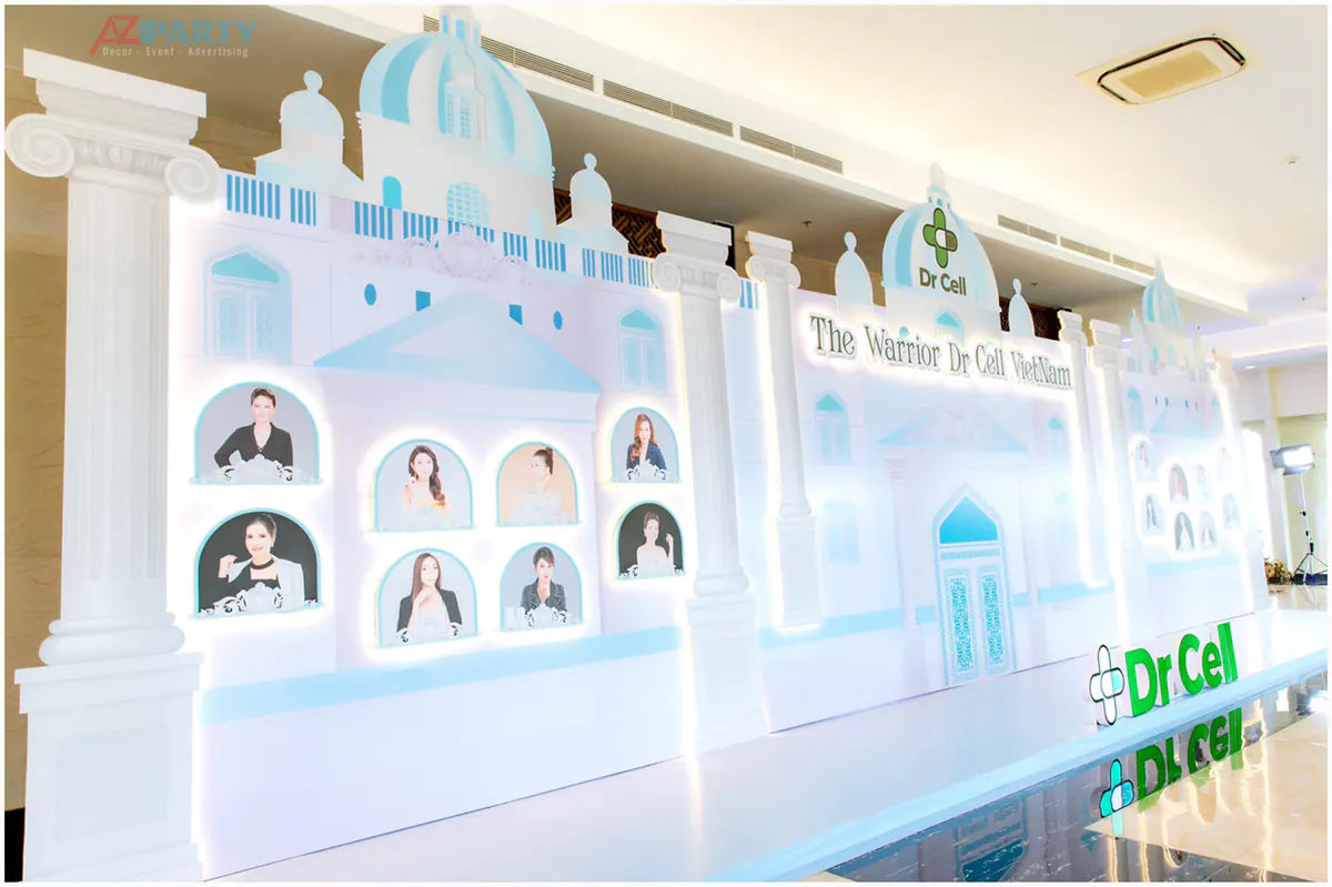 Góc nghiêng cận cảnh chi tiết trang trí photo booth lâu đài tuyết trong sự kiện tri ân khách hàng của Dr Cell.