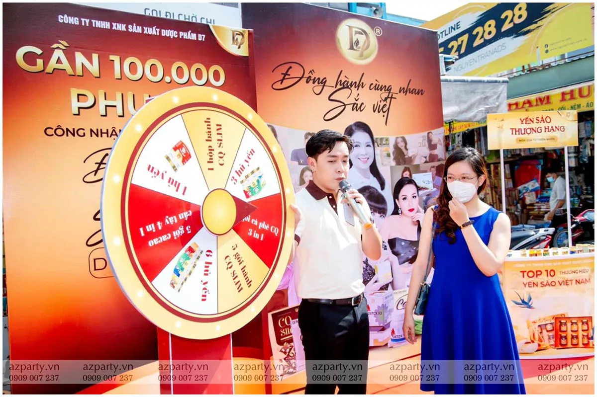 khách hàng được mời tham gia vòng quay may mắn