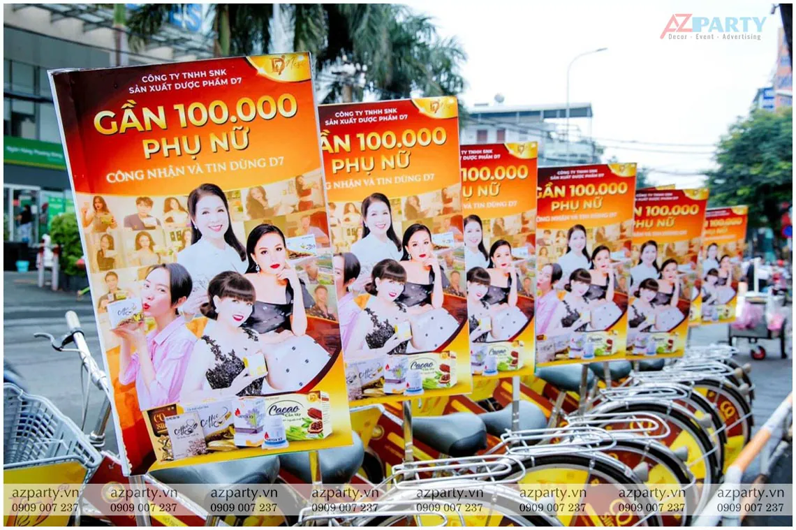 ấn phẩm banner được treo tại xe đạp 
