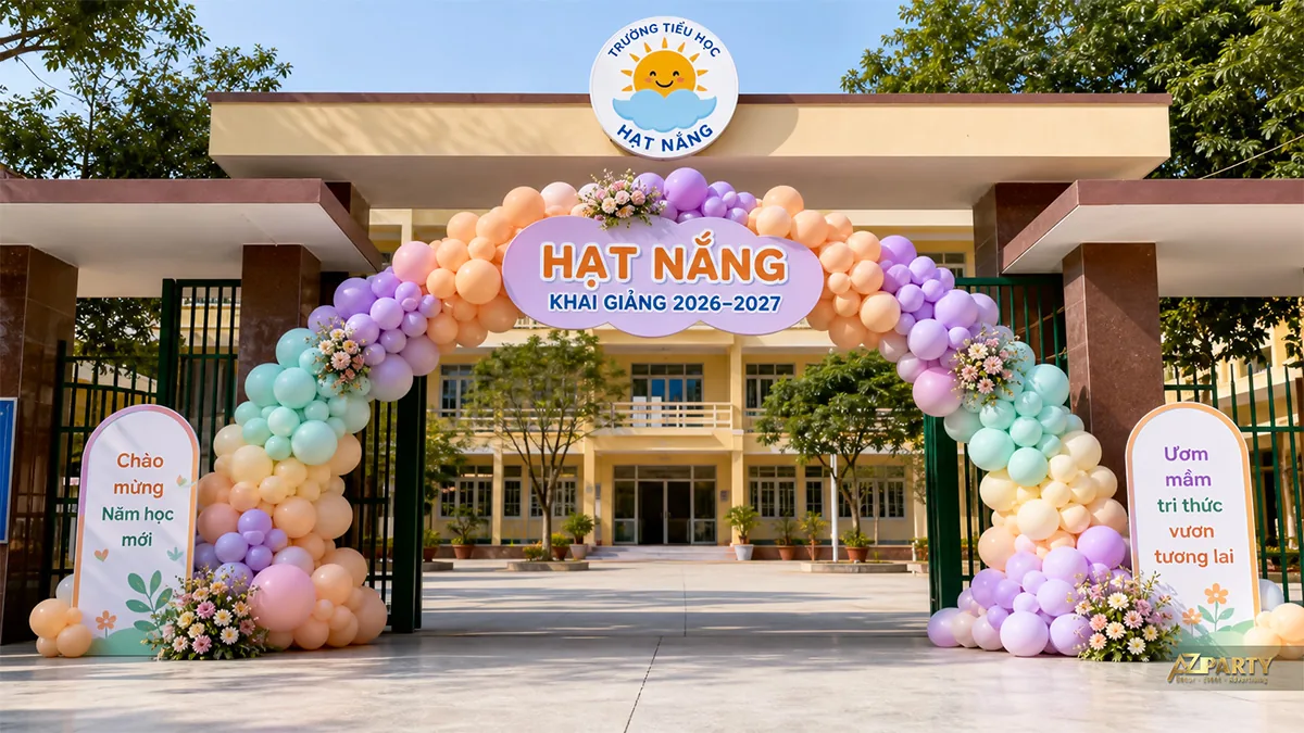 Cổng bóng khai giảng trường Hạt Nắng màu tím, cam và xanh mint với hai bảng chào
