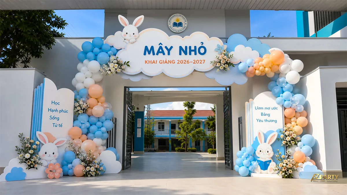 Cổng khai giảng Mây Nhỏ màu xanh cam với thỏ trắng, mây và nhiều cụm bóng