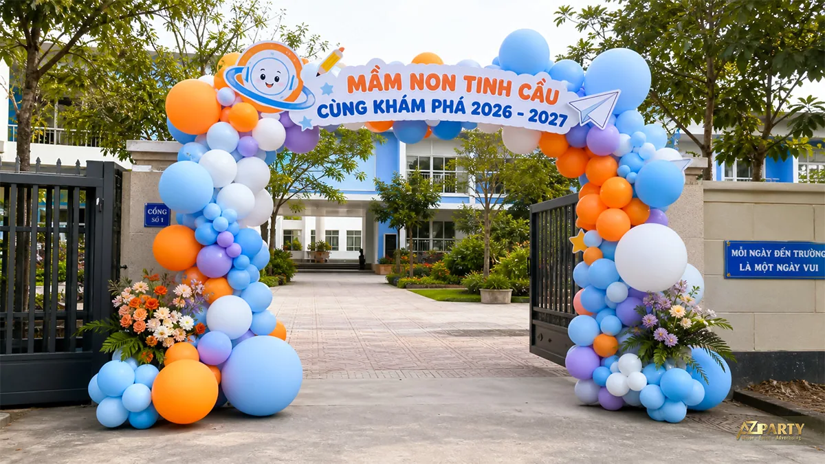 Cổng bóng xanh cam chủ đề phi hành gia và máy bay giấy chào năm học mới