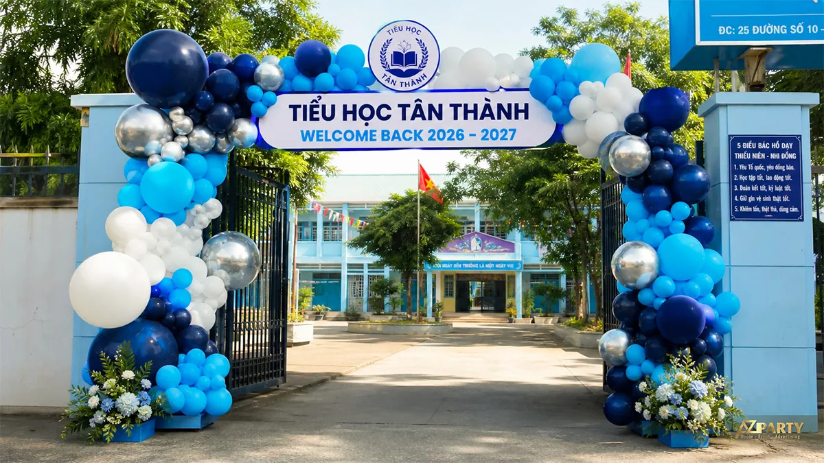 Cổng bóng xanh dương trắng bạc chào học sinh trở lại trường
