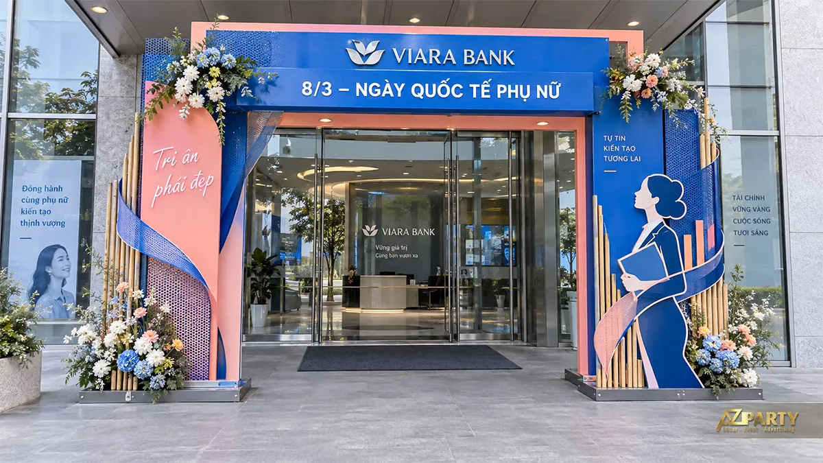 Cổng xanh hồng trước ngân hàng với hình nữ nhân viên cầm hồ sơ