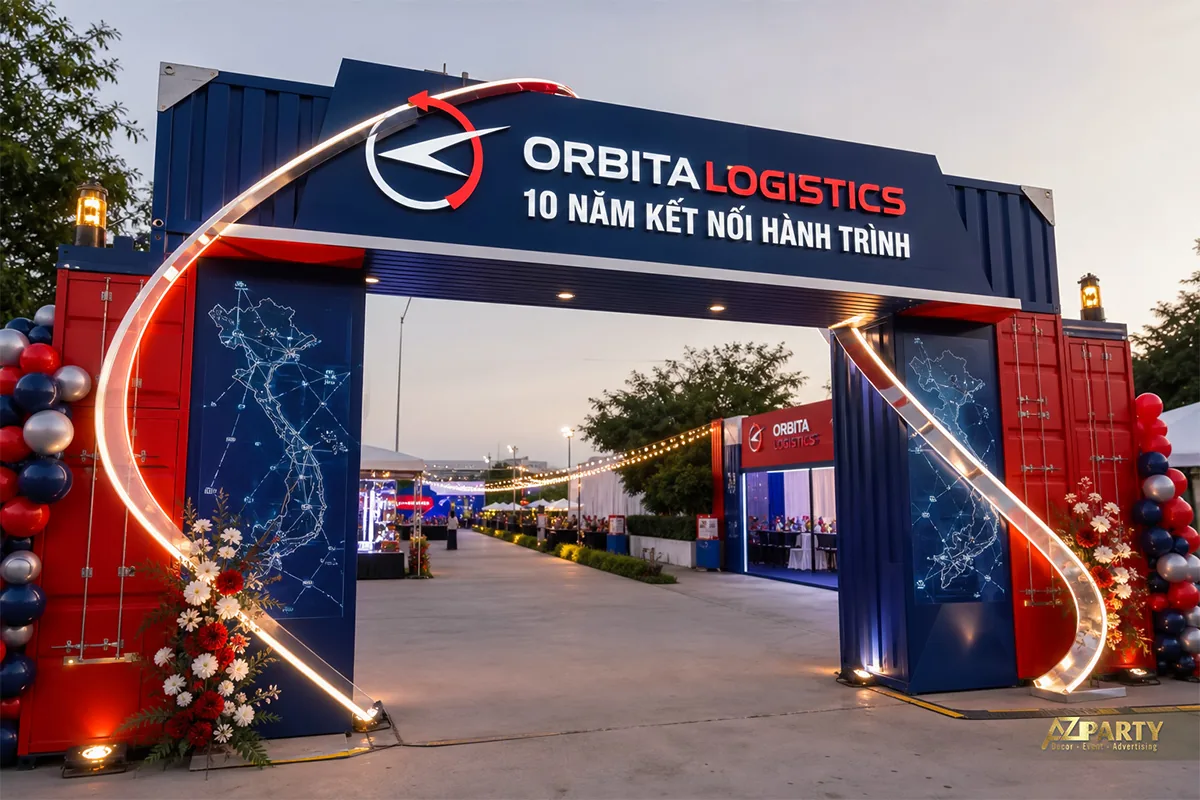 Cổng sự kiện 10 năm Orbita Logistics tạo hình container xanh đỏ