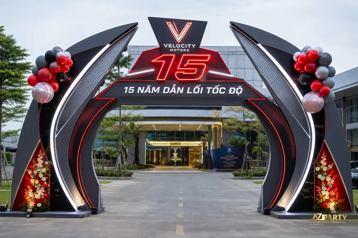 Cổng ngoài trời 15 năm Velocity Motors tạo hình đường đua đen đỏ