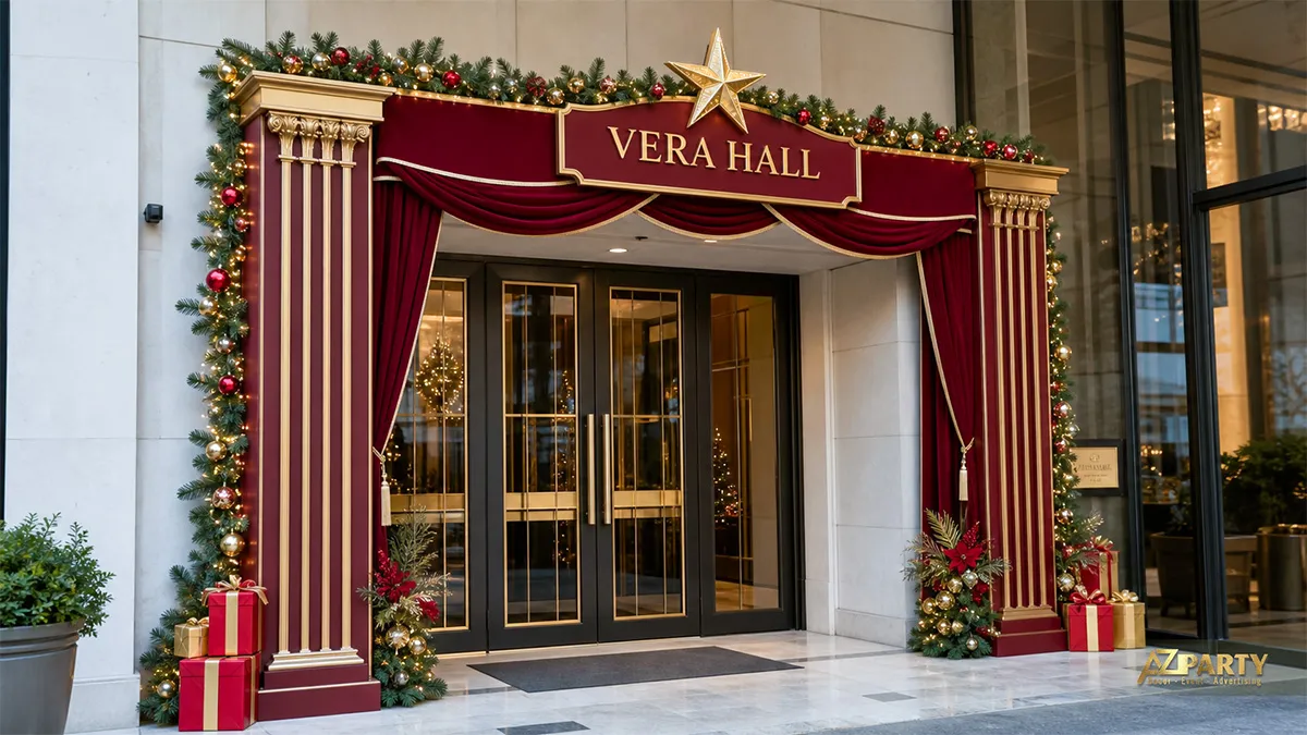 Cổng sảnh cổ điển burgundy kem với rèm, dây thông và hộp quà Noel