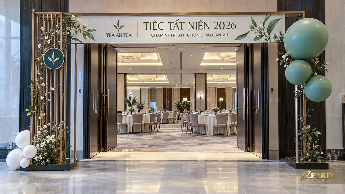 Khung tre có bảng tròn bên trái và bóng xanh nhạt bên phải