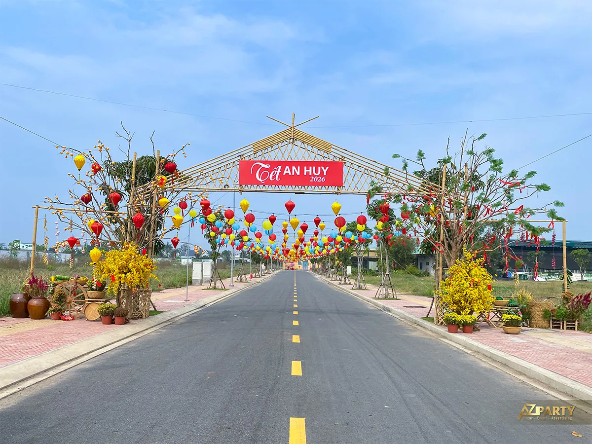 Cổng chào Tết An Huy 2026 bằng tre mở đầu tuyến đường lồng đèn tại Bến Lức, Long An