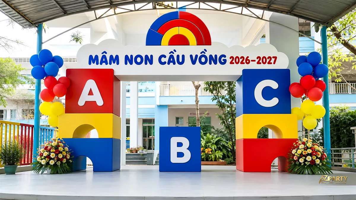 Cổng sân khấu mầm non Cầu Vồng ghép từ các khối chữ ABC đỏ vàng xanh