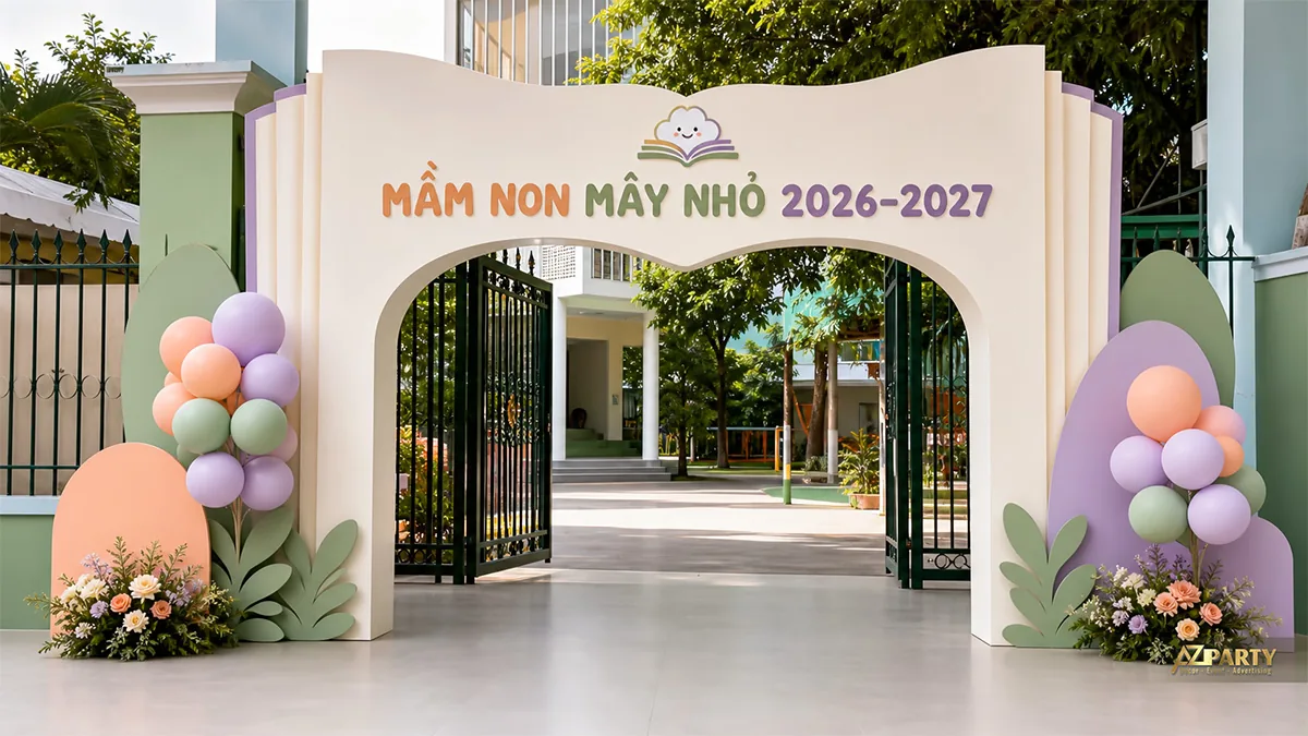 Cổng khai giảng mầm non Mây Nhỏ tạo hình sách mở, lá pastel và cụm bóng nhỏ