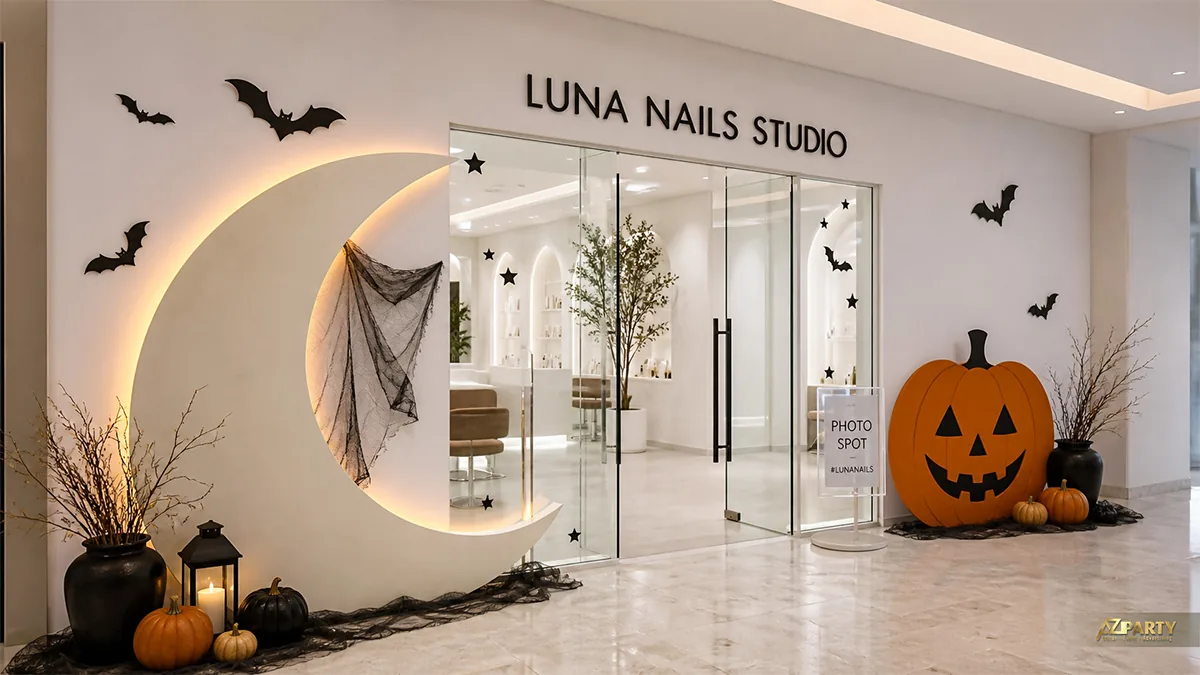 Cổng tiệm nail trang trí trăng khuyết, bí ngô và dơi đen