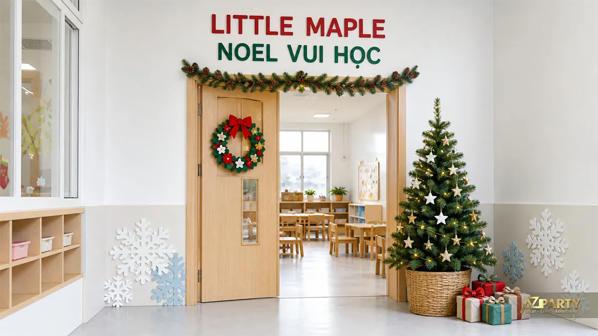 Cửa lớp mầm non với cây thông, bông tuyết và đồ trang trí giấy