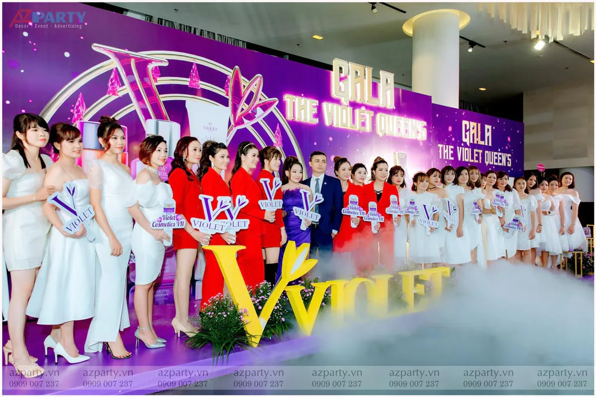 Dần khách mời xinh đẹp rạng rỡ tham dự đêm gala The Violet Queens