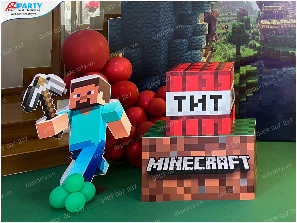 Mô hình đứng nhân vật Minecraft Steve cầm cúp đào đá đặt cạnh hộp thuốc nổ TNT 3D vô cùng bắt mắt.