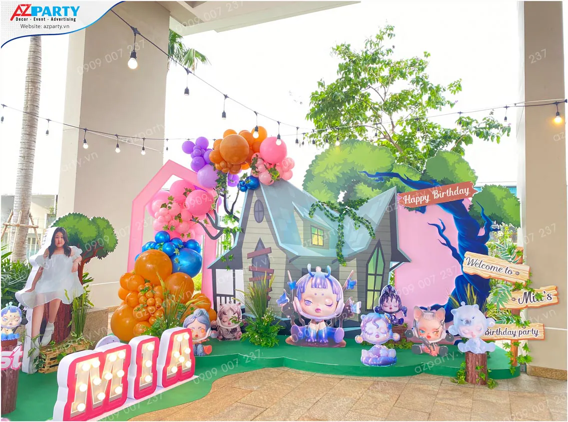 Sân khấu trang trí tiệc sinh nhật ngoài trời chủ đề Skullpanda độc đáo cho bé Mia 11 tuổi với các standee dễ thương và chữ marquee phát sáng.