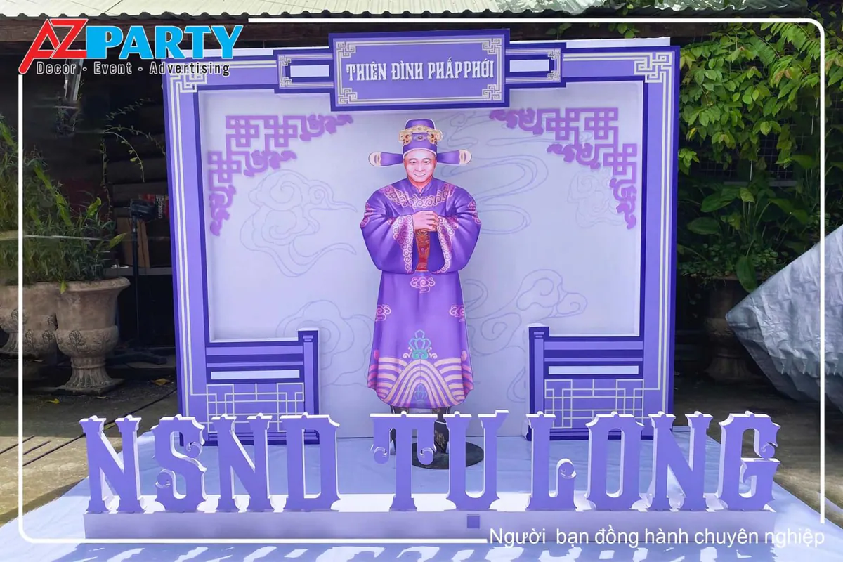 Booth Idol nghệ sĩ nhân dân Tự Long, booth được thiết kế theo tone màu tím chủ đạo