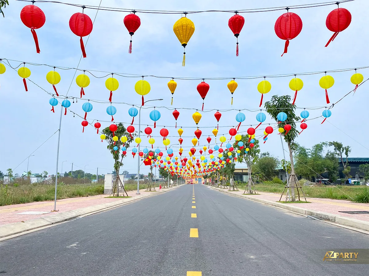Tuyến đường treo nhiều lớp lồng đèn đỏ, vàng và xanh tại khu dự án An Huy
