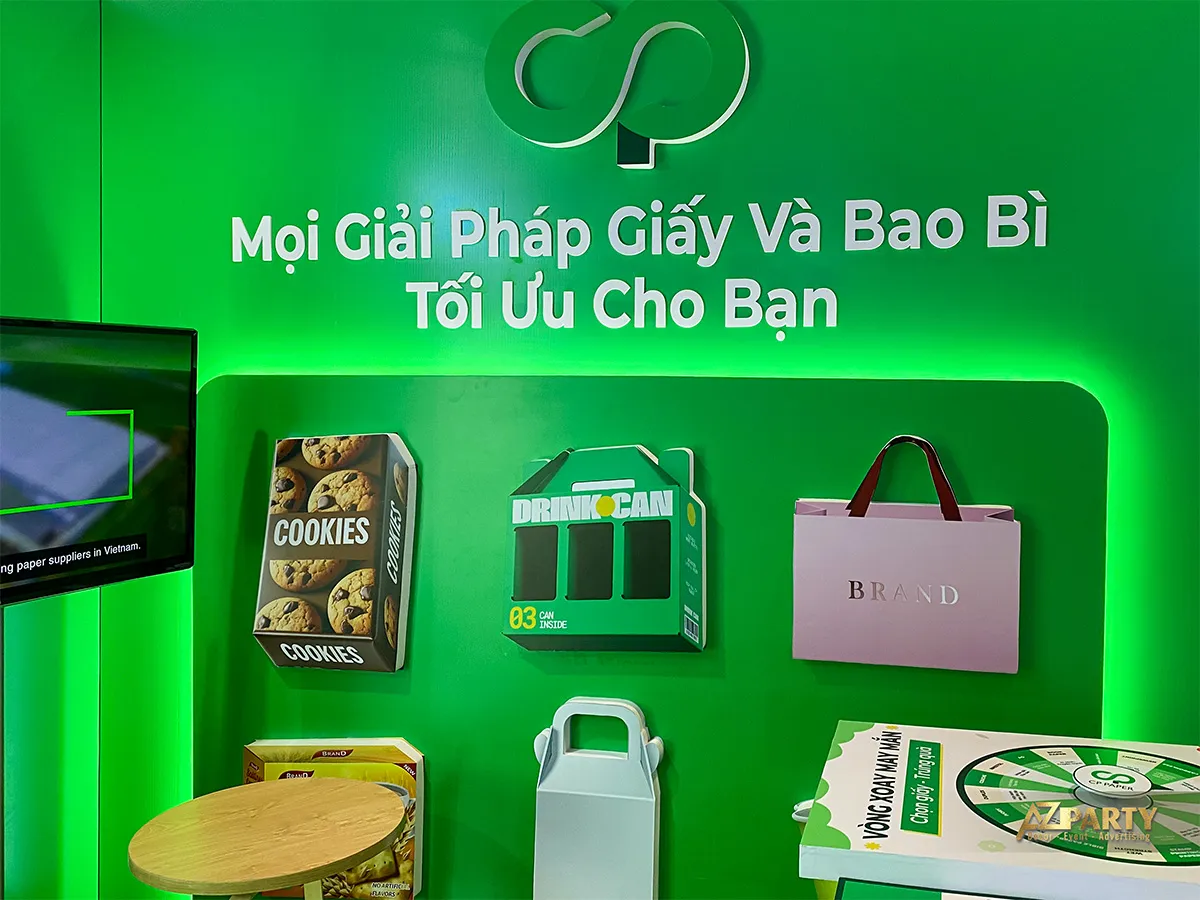 Vách trưng bày các mẫu hộp, túi giấy và bao bì thành phẩm của CP PAPER