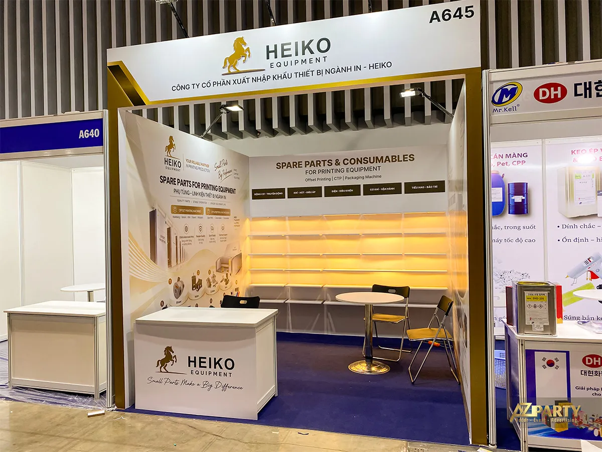 Góc nhìn bên trái gian hàng HEIKO với khung mặt tiền trắng vàng và lối vào thoáng