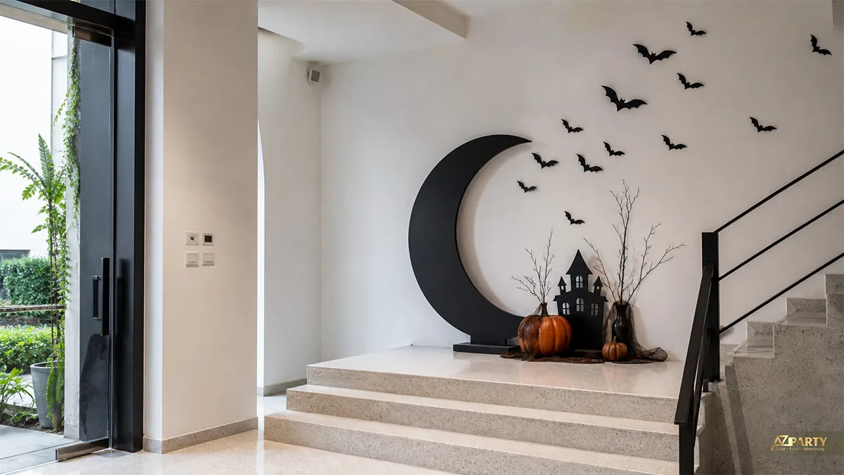 Góc cầu thang Halloween với trăng khuyết, lâu đài nhỏ và đàn dơi