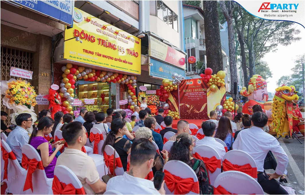 Khách mời ngồi tham dự lễ khai trương cửa hàng Đông Trùng Hạ Thảo Phúc Thành An.