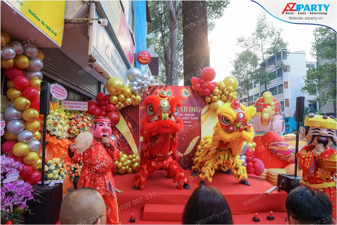 Biểu diễn múa lân khai trương cửa hàng Đông Trùng Hạ Thảo Phúc Thành An may mắn và nhộn nhịp.