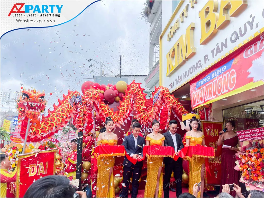 Lễ cắt băng khai trương tiệm vàng Kim Bảo Trí Tân Phú diễn ra hoành tráng trong sự chúc mừng của khách mời