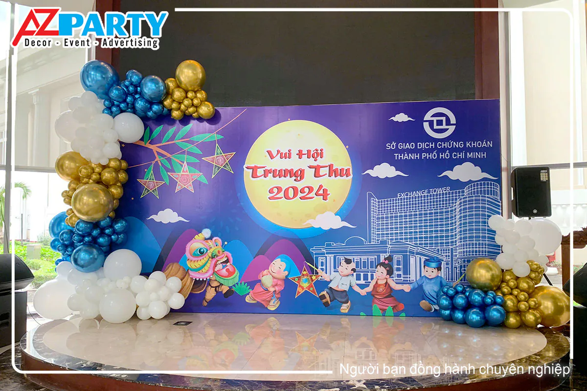 Sân khấu Đêm hội Trung Thu tại Sở Giao Dịch Chứng Khoán TP.HCM với backdrop và đèn lồng