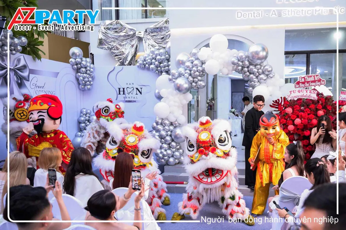 Tiết mục múa lân khai trương 