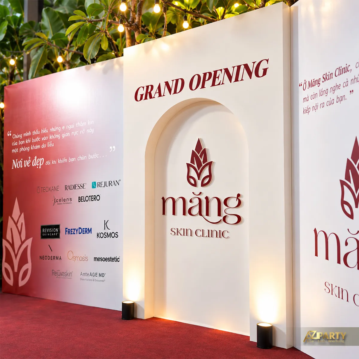 Góc nghiêng backdrop khai trương với đèn hắt ở chân vách