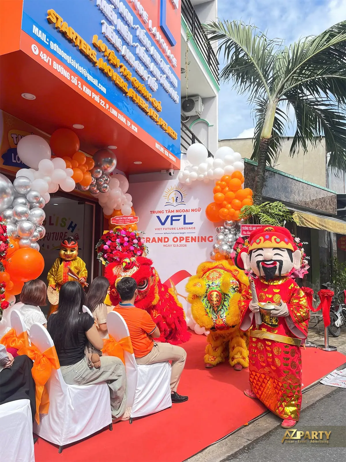 Đội lân và nhân vật Thần Tài trước backdrop VFL ngày 12/09/2026