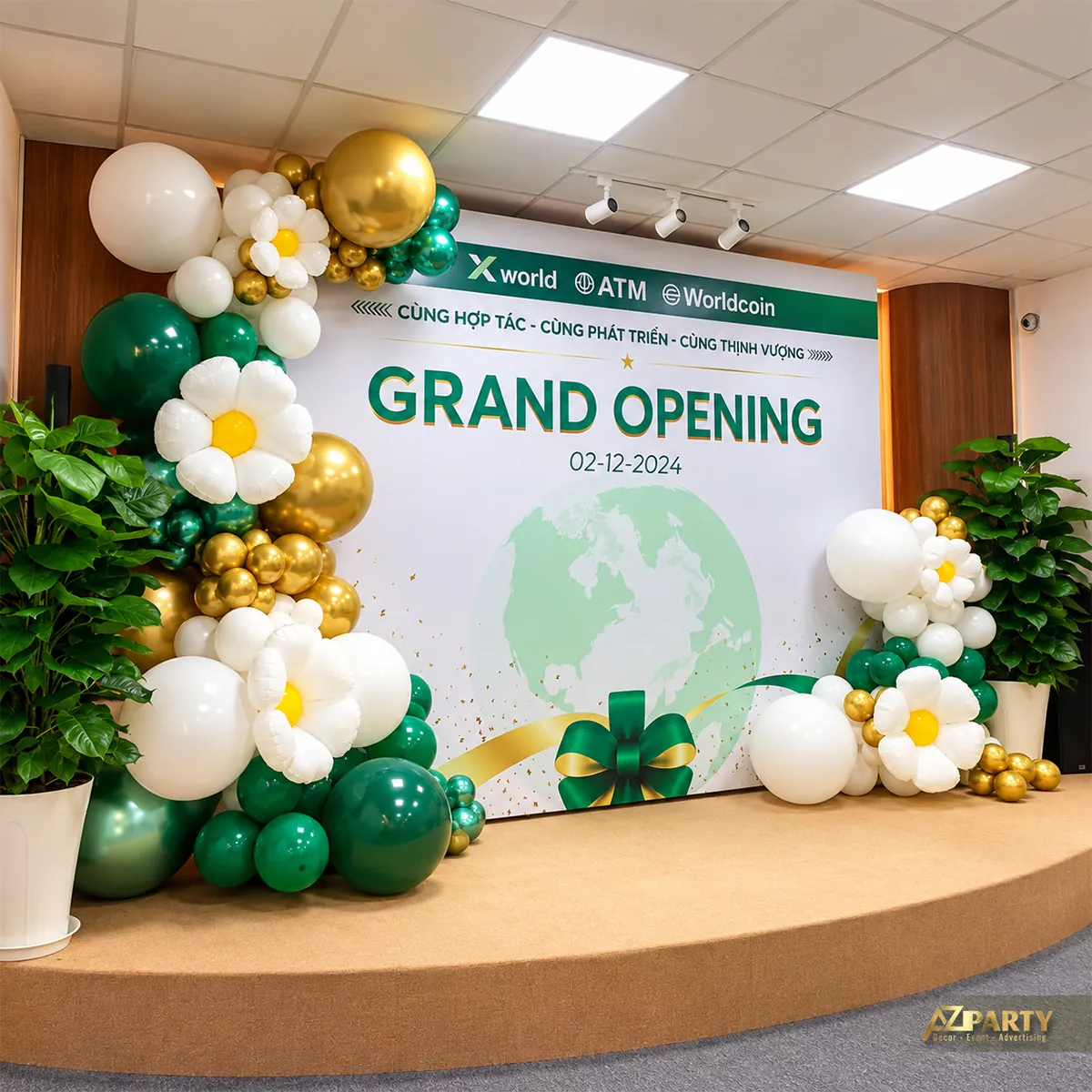Góc chụp backdrop và cụm bóng xanh, trắng, vàng