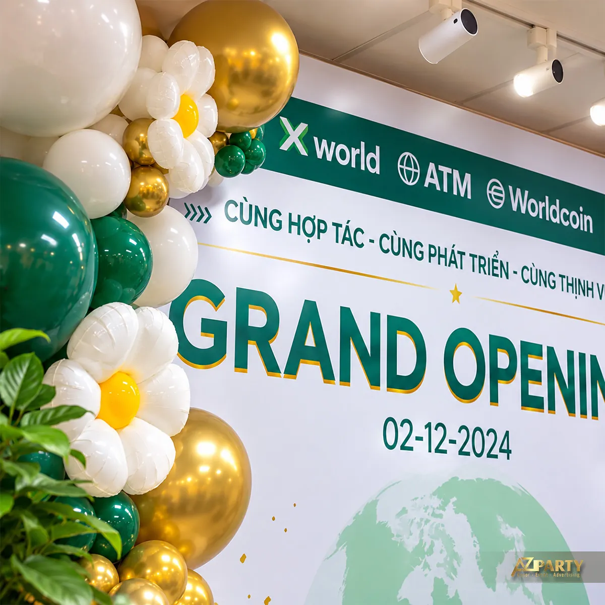 Logo XWorld, ATM và Worldcoin trên dải xanh của backdrop