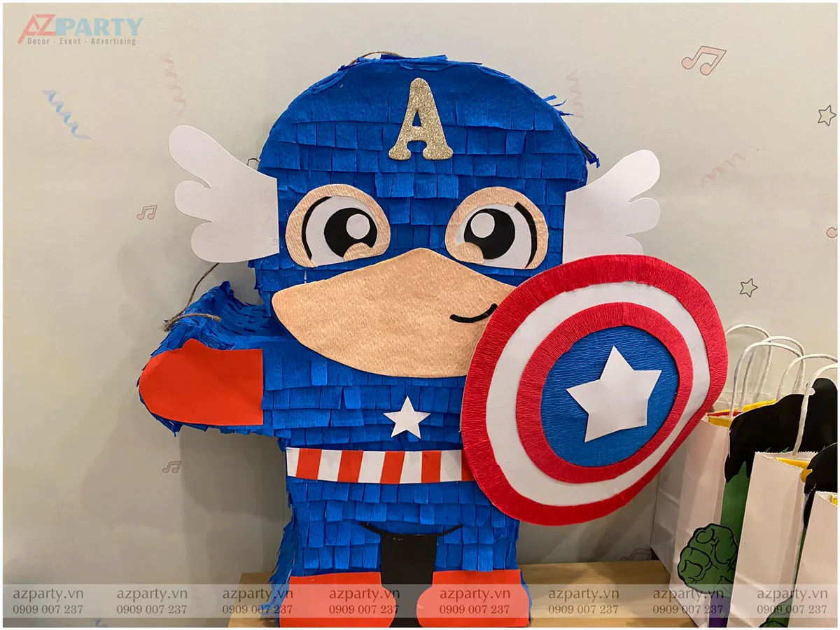 Pinata Captain America tự làm bằng giấy kiếng màu sắc rực rỡ, đạo cụ trò chơi thú vị cho tiệc sinh nhật bé trai.