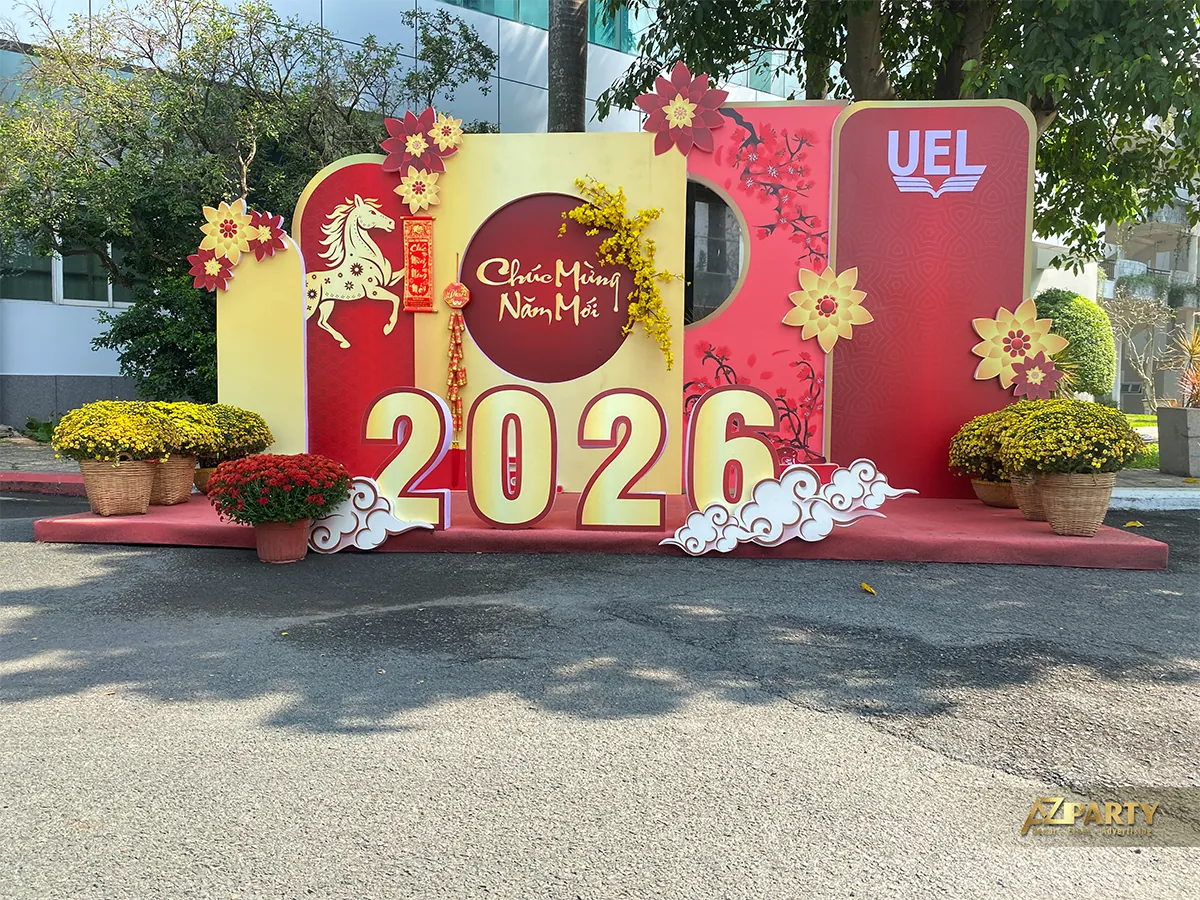 Không gian tiểu cảnh Tết UEL hoàn thiện giữa khuôn viên xanh của trường