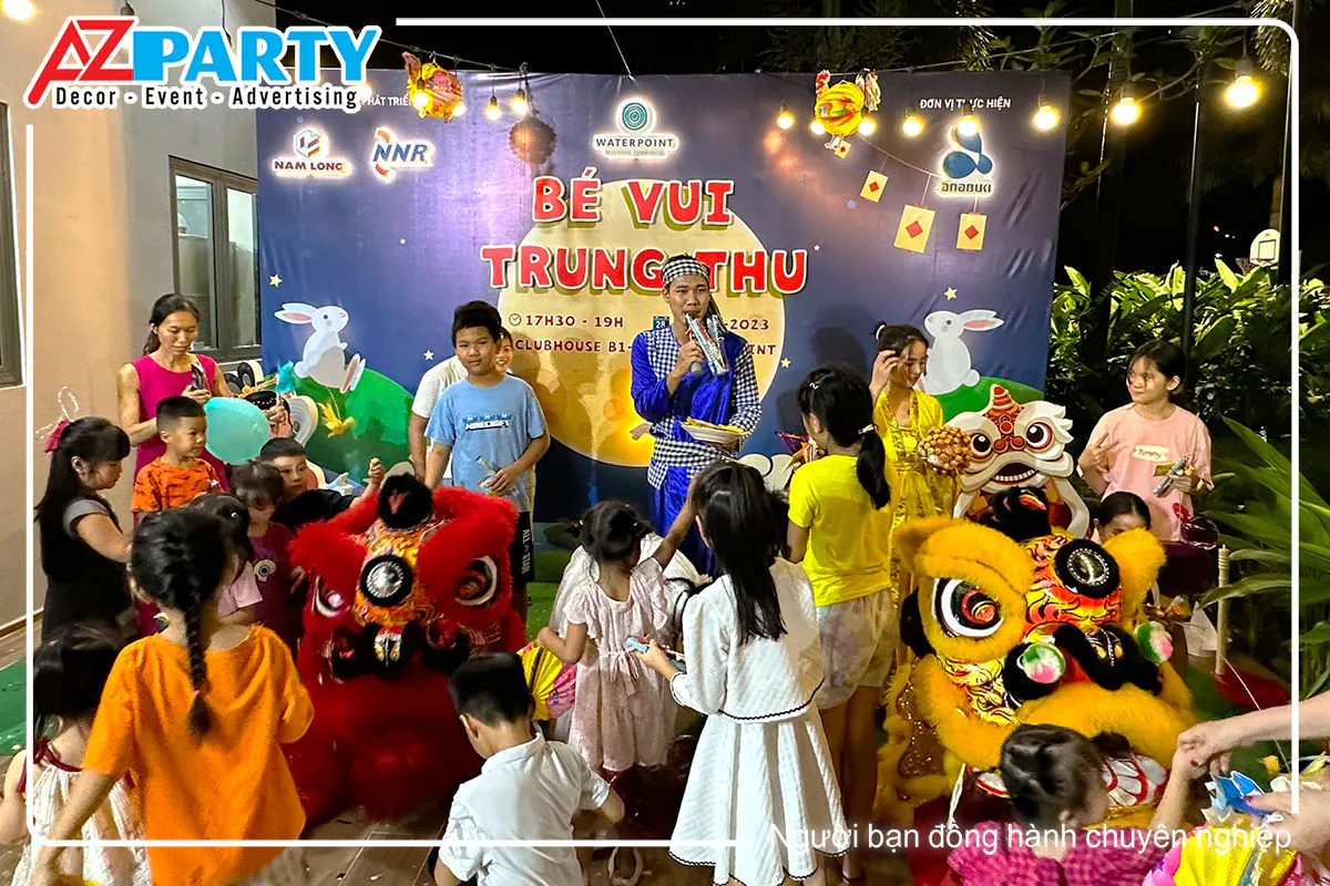 Tiết mục múa lân sư rồng sôi động đón chào trăng rằm tháng 8 trong sự kiện trung thu Waterpoint.