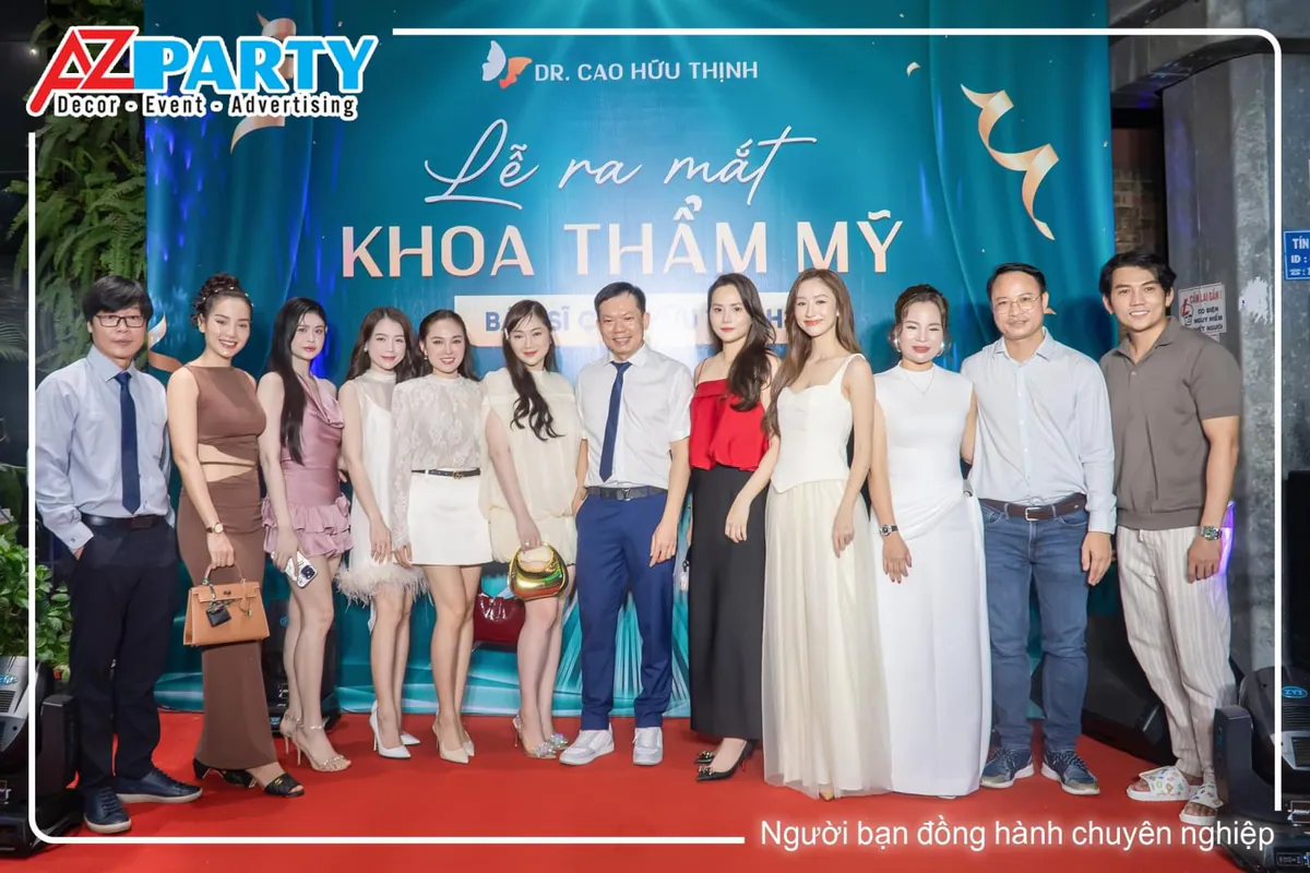 Dàn sao Việt và đối tác check-in tại lễ ra mắt khoa thẩm mỹ của Bác sĩ Cao Hữu Thịnh.