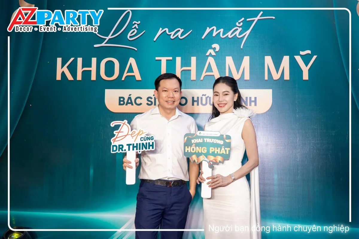 Bác sĩ Cao Hữu Thịnh và CEO Phạm Kim Dung rạng rỡ tại sự kiện ra mắt Khoa Thẩm Mỹ.