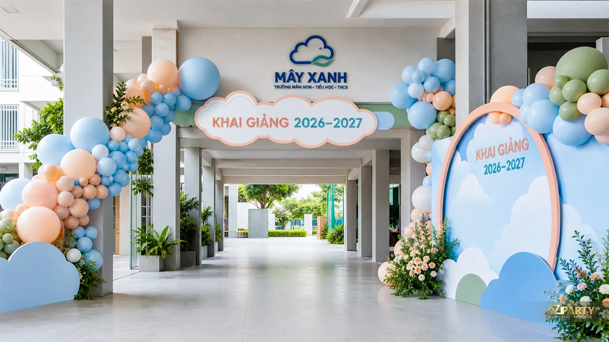 Lối vào khai giảng trường Mây Xanh trang trí bóng pastel và backdrop hình mây