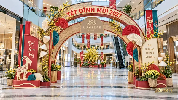 Mẫu trang trí Tết bằng mành tre, quạt giấy, phên tre và nón lá