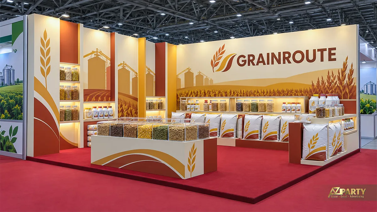 Kệ GrainRoute cam vàng trưng bày bao thức ăn và hộp hạt trên nền thảm đỏ