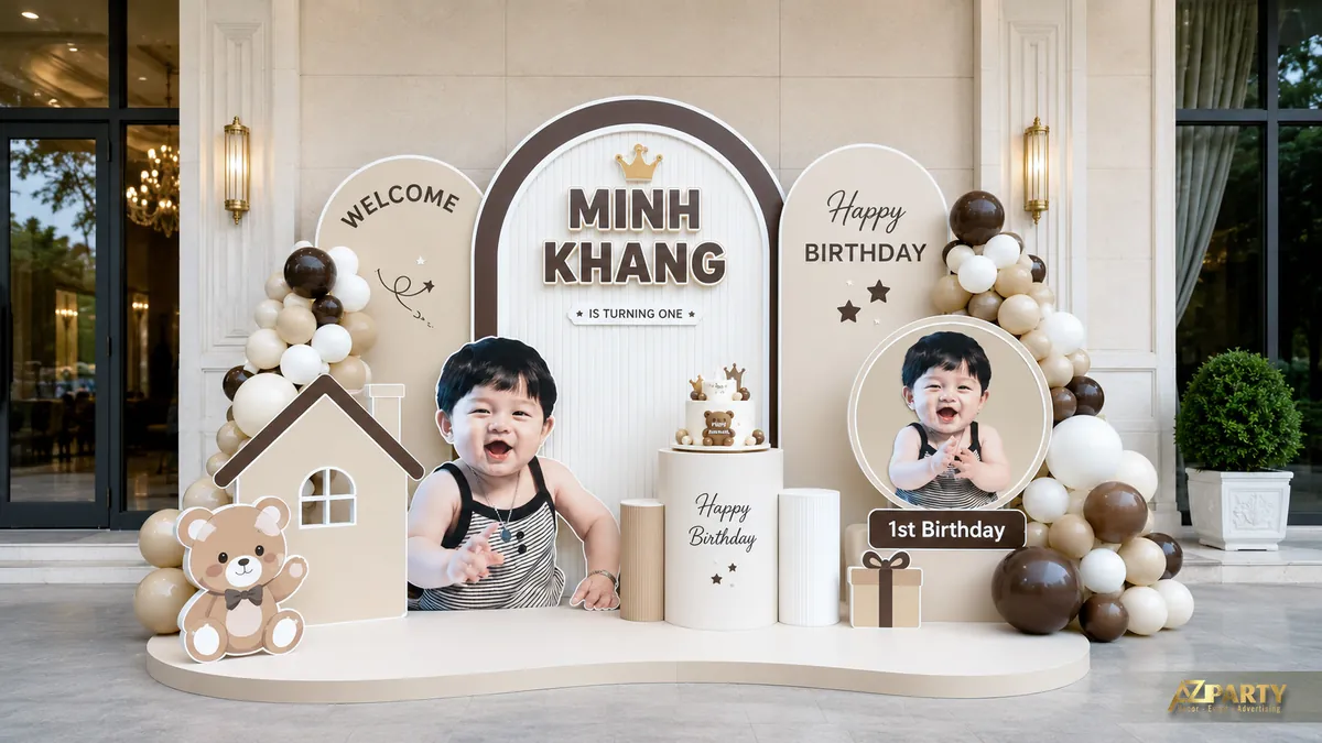 Backdrop thôi nôi Minh Khang tone nâu kem với gấu, ngôi nhà và cụm bóng