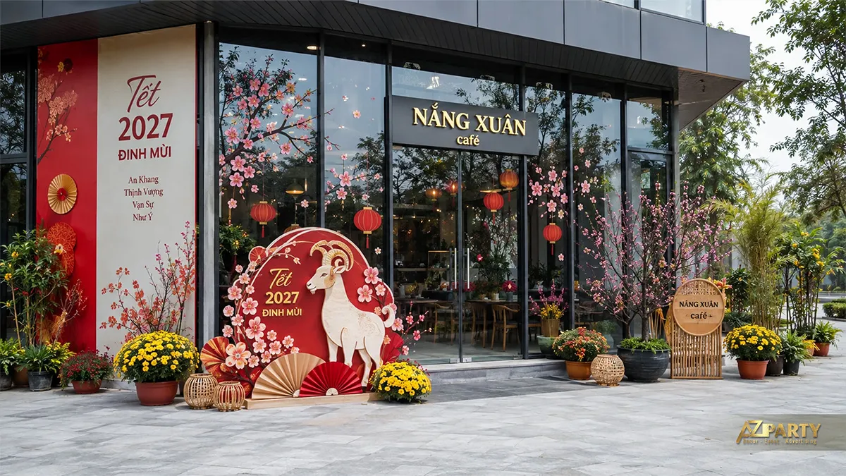 Mặt tiền quán Nắng Xuân trang trí backdrop tròn, dê vàng, hoa đào và đèn lồng đỏ