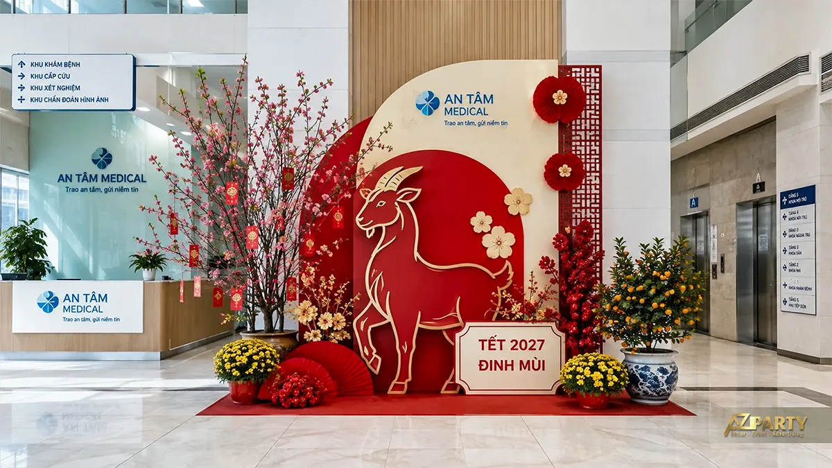 Sảnh An Tâm Medical trang trí backdrop tròn đỏ kem, dê vàng, cây quất và hoa cúc