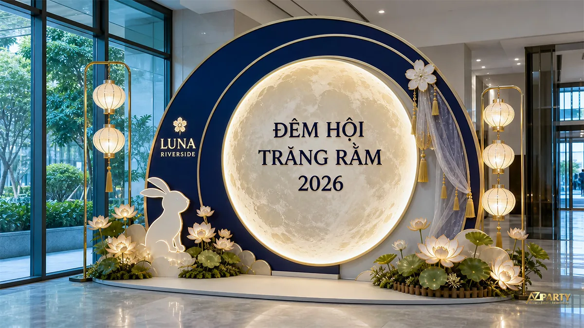 Vách trăng xanh navy với hoa trắng