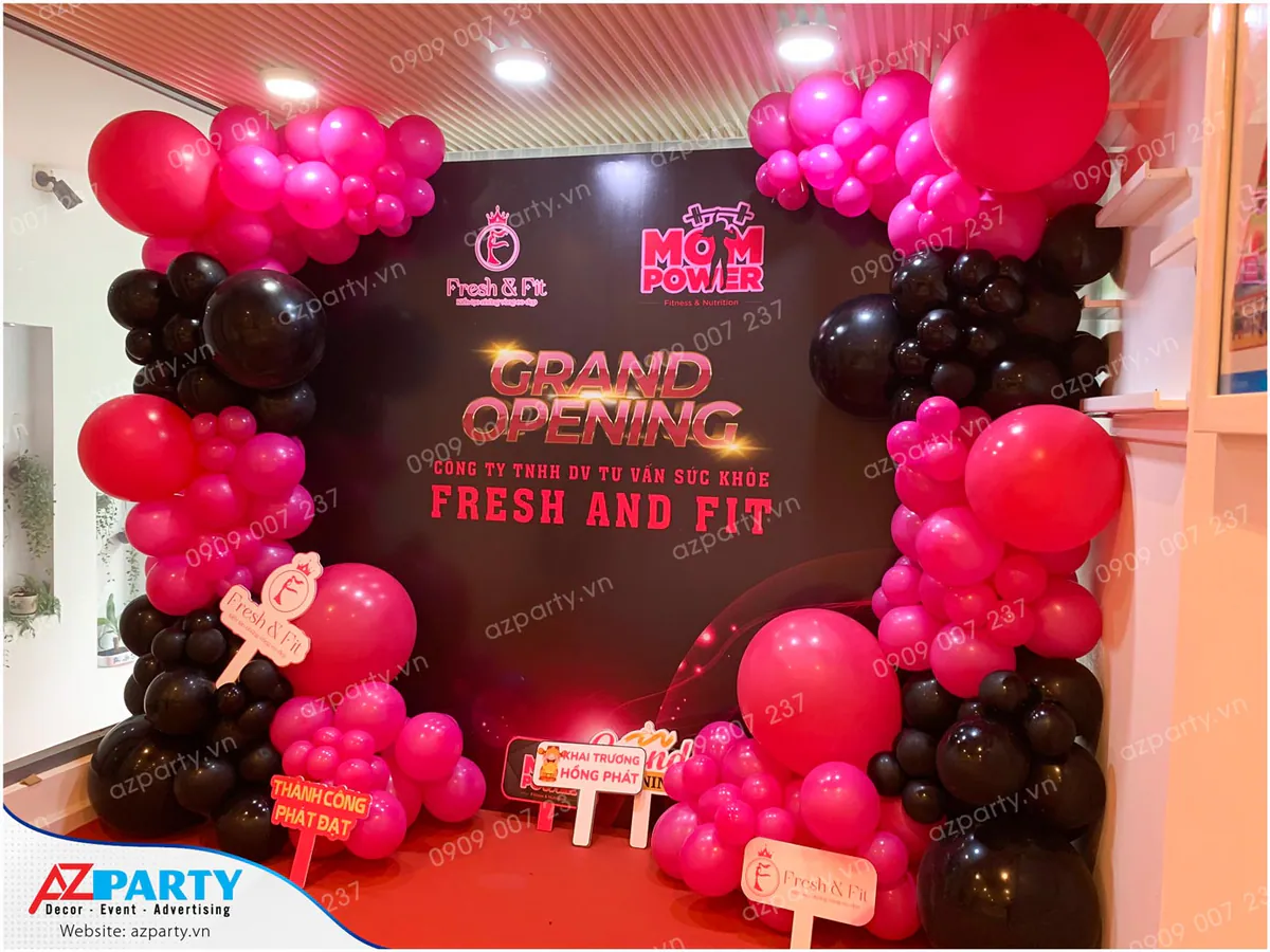Backdrop check-in kèm bảng hiệu cầm tay chúc mừng khai trương công ty Fresh & Fit Thủ Đức
