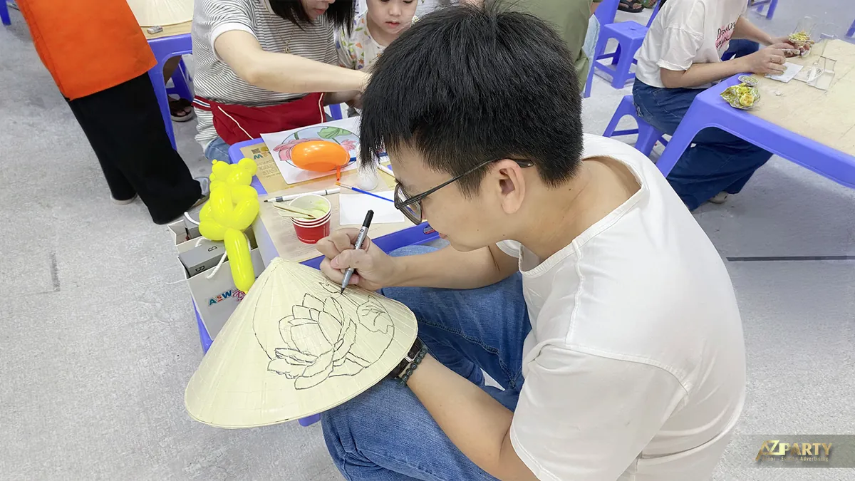 Hoạt động workshop vẽ nón lá trong Ngày hội gia đình ASW tại Nina Next Space