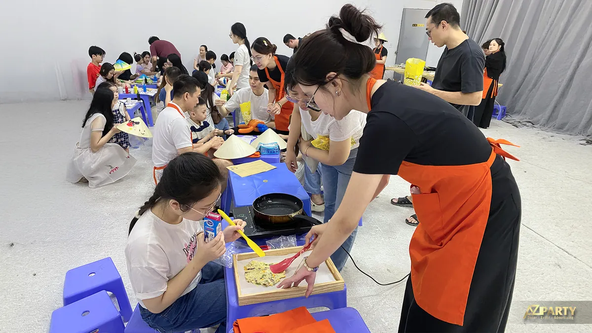 Khu workshop kẹo nougat cho gia đình ASW với bàn trải nghiệm và nhân sự hướng dẫn